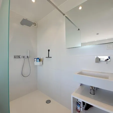 شقة In With Sea Views *